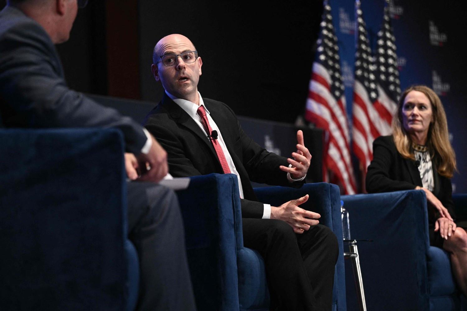 Trump tikt op de top van de economische assistent Miran voor vacant gevoede stoel