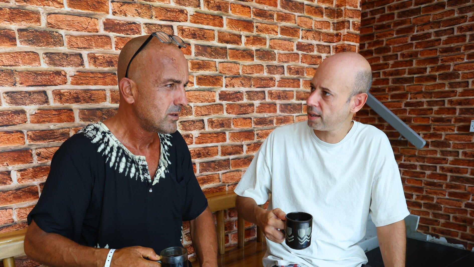 Turkse kapitein vertelt 40 uur op zee nadat de boot wegzinkt van Maleisië