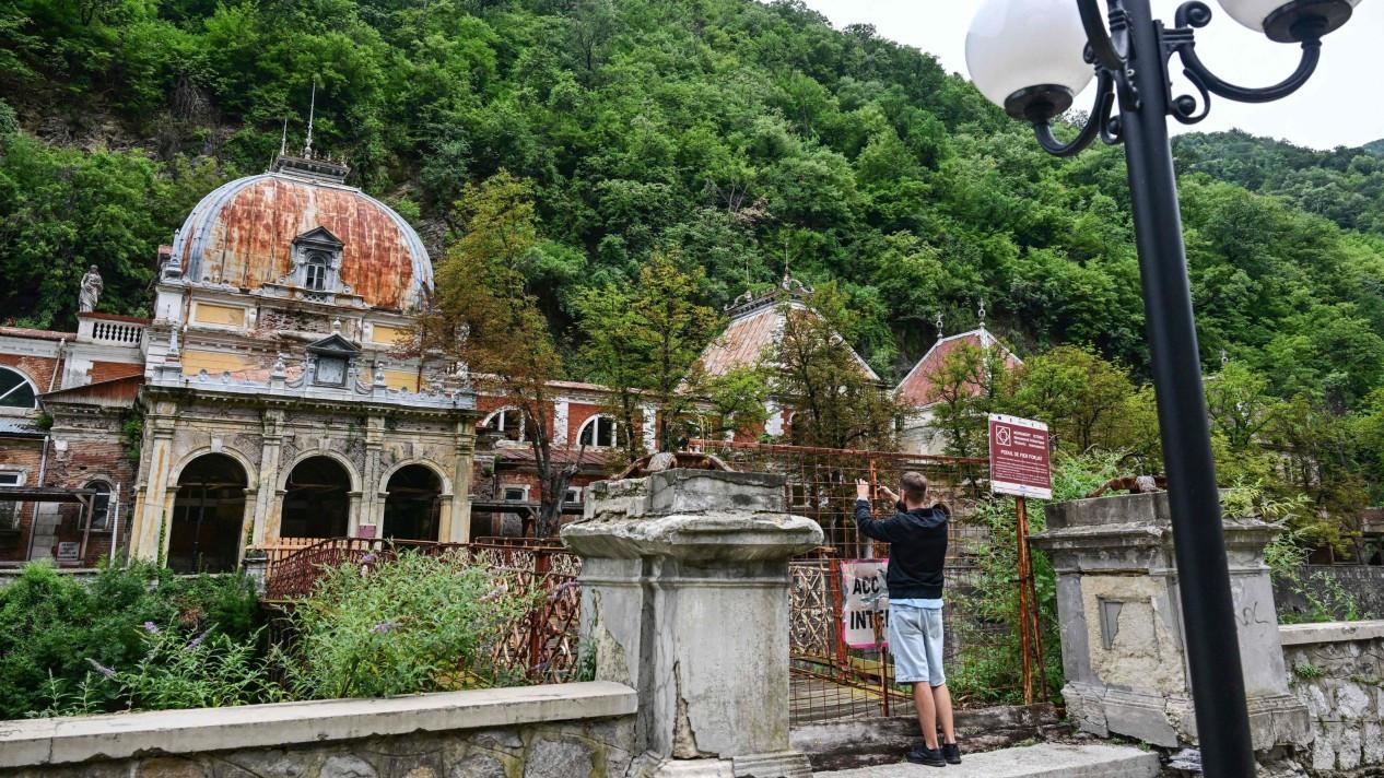Vrijwilligers die vechten om Romanias culturele schatten te redden