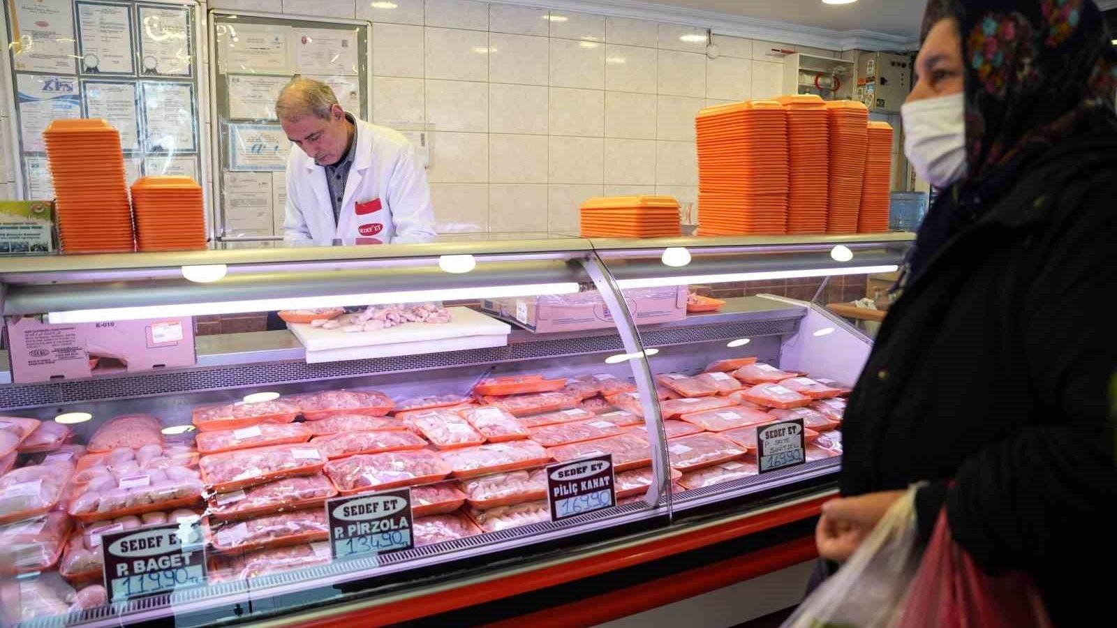 13 pluimveebedrijven geslagen met 3,7 miljard Turkse liras in boetes