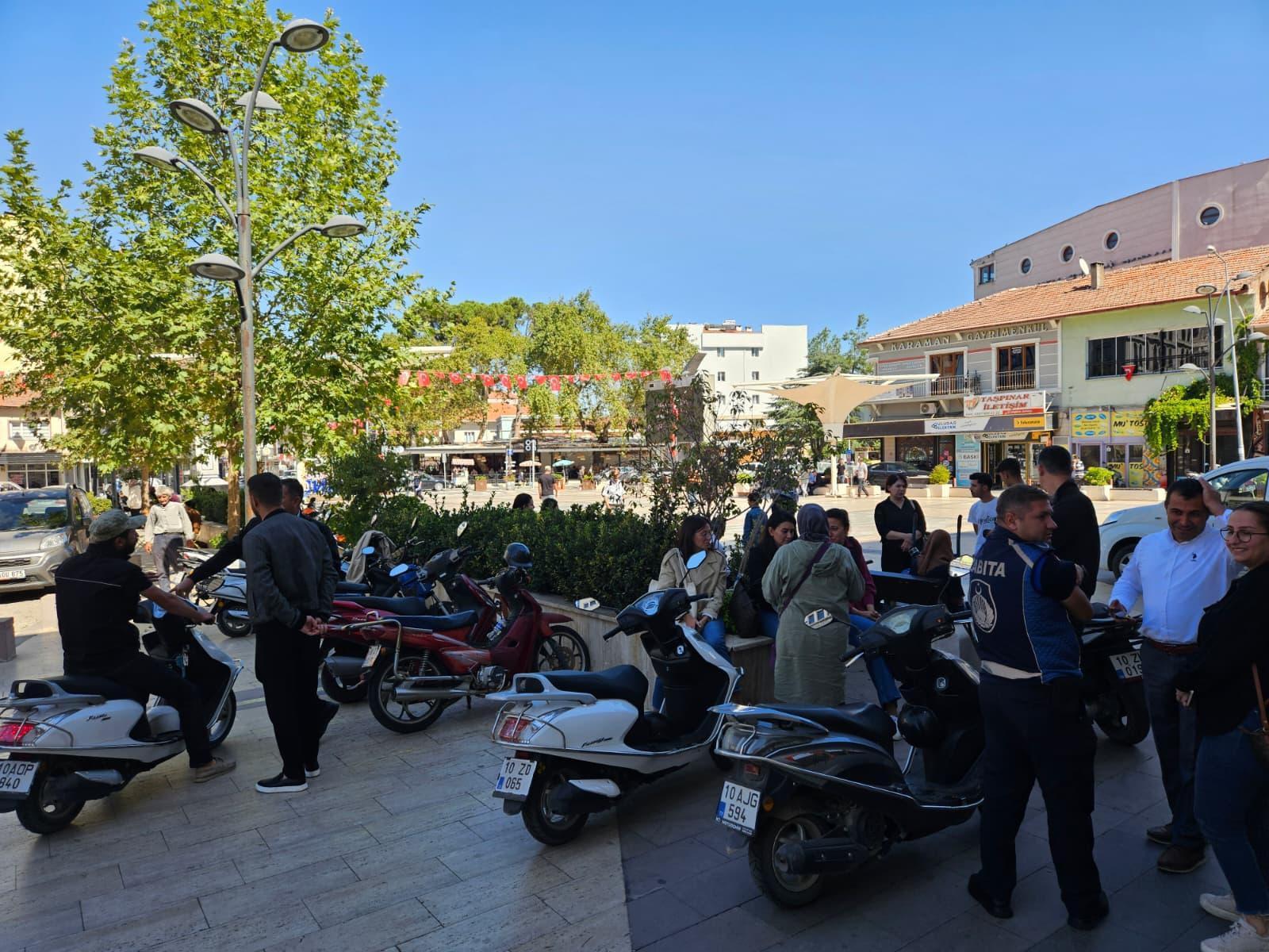 Aftershocks gaan door in Balıkesir als nog eens 4,9 aardbeving.