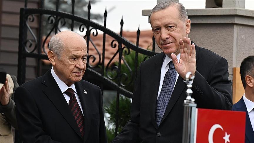 Bahçeli roept Erdoğan op om opnieuw te rennen in 2028