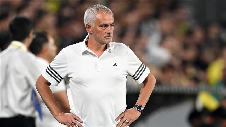 Fenerbahçe Sack Coach Jose Mourinho
