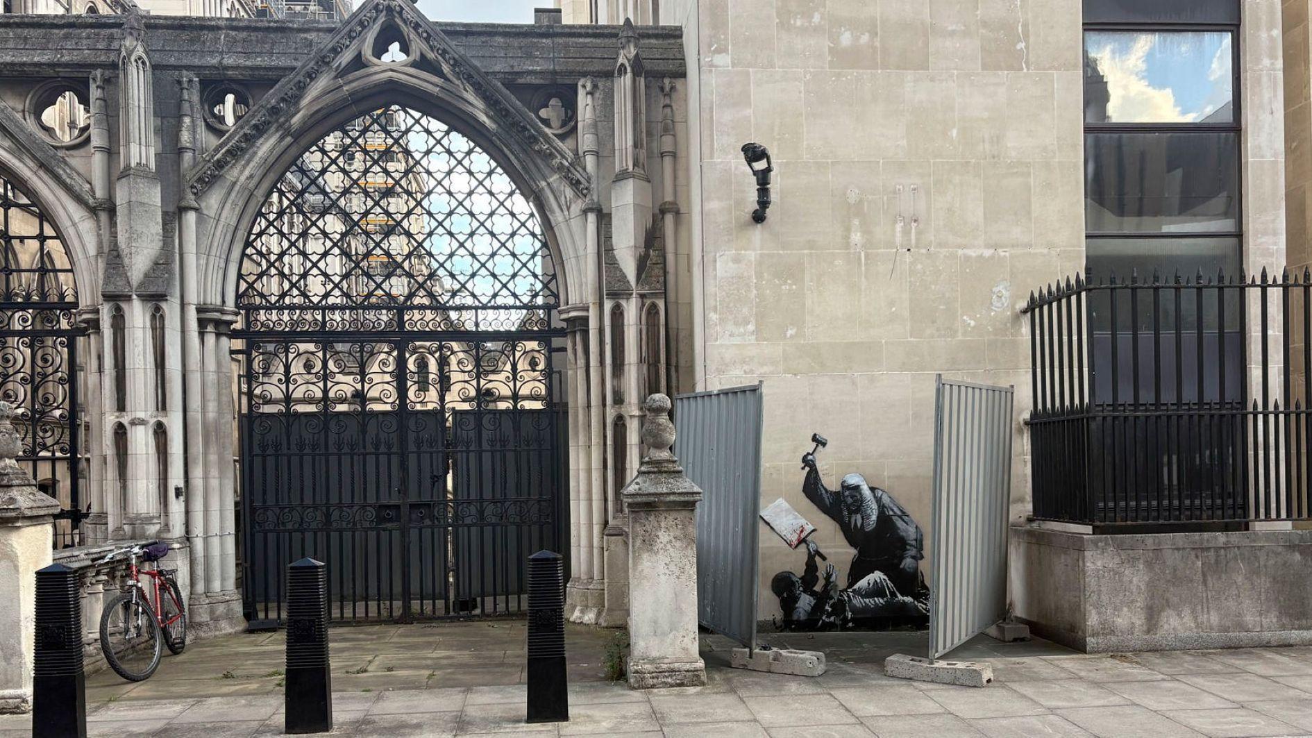 Nieuwe Banksy Artwork daagt het protestuitval van UK uit