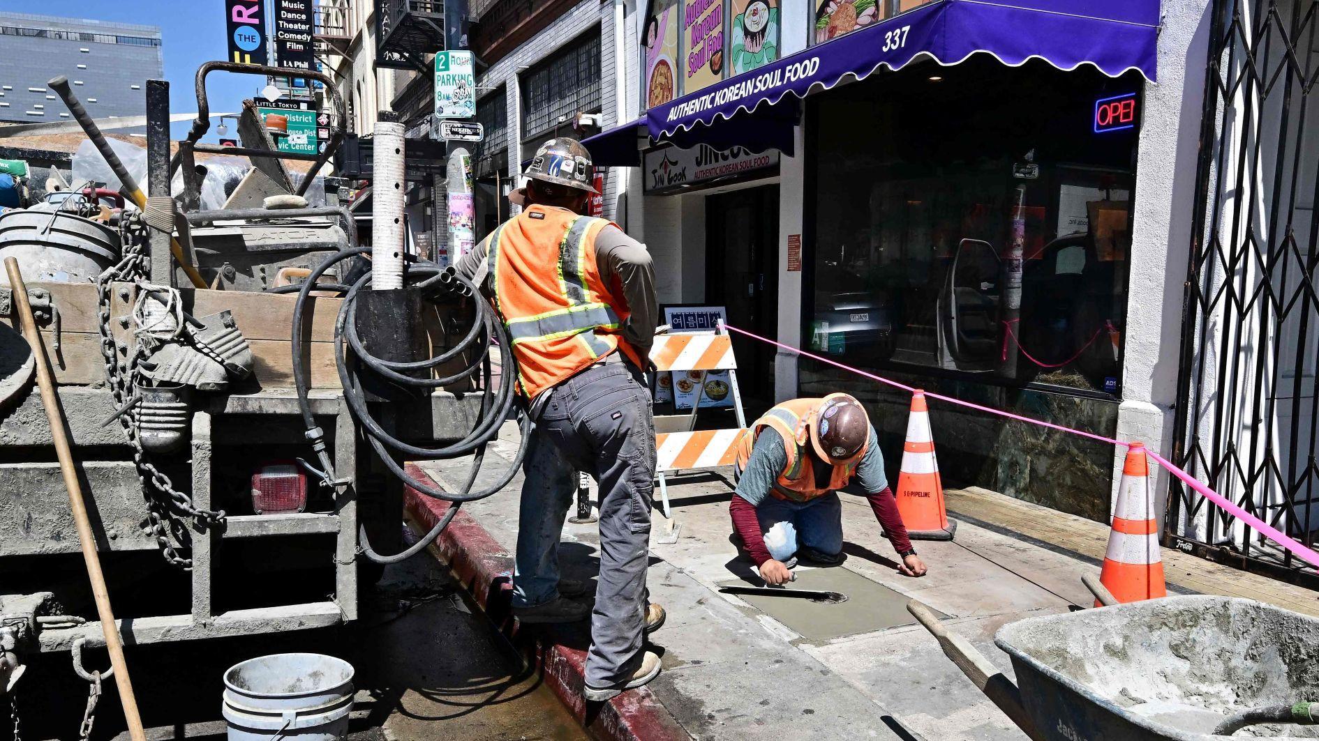 Trumps Job -beloften vervagen als te midden van zwakke aanwerving, stijgende prijzen