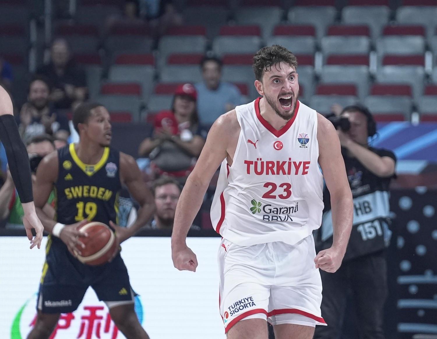Türkiye verslaat Zweden 85-79 om Eurobasket 2025 kwartfinales te bereiken
