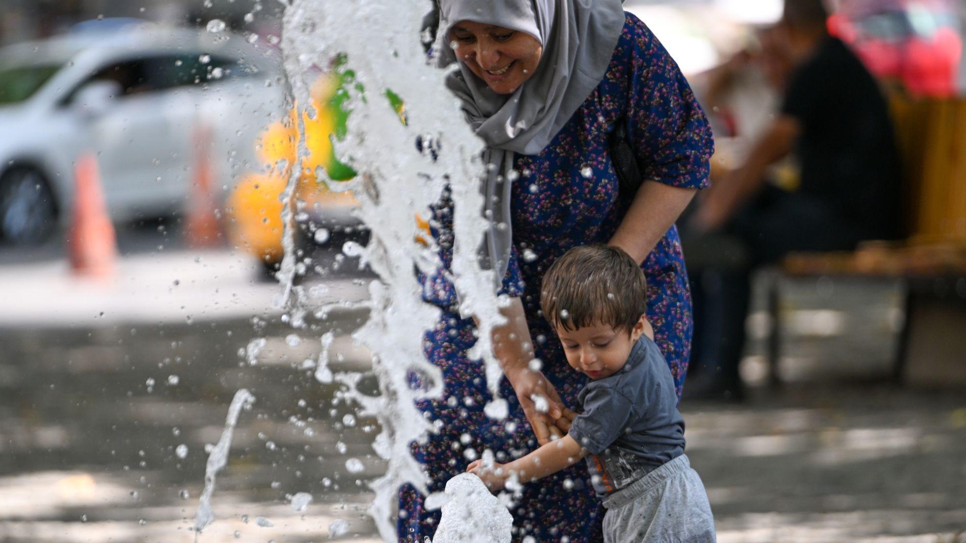 Türkiye's zomerhitte om te blijven hangen tot oktober, zegt Expert