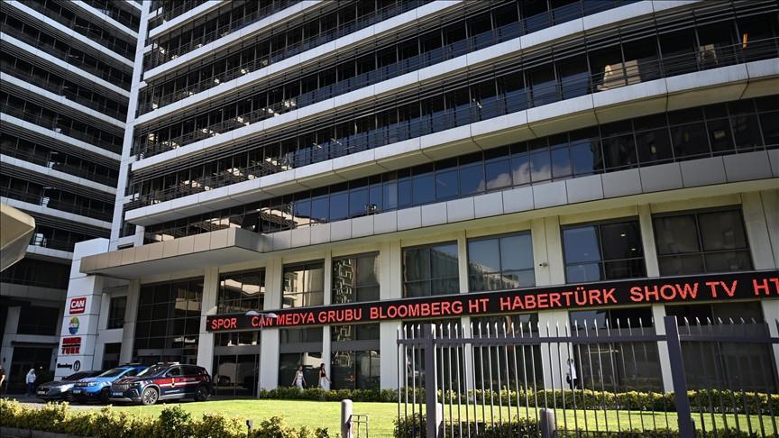 Tv -kanalen in beslag genomen als Turkse conglomeraat getroffen door het witwassen van geld