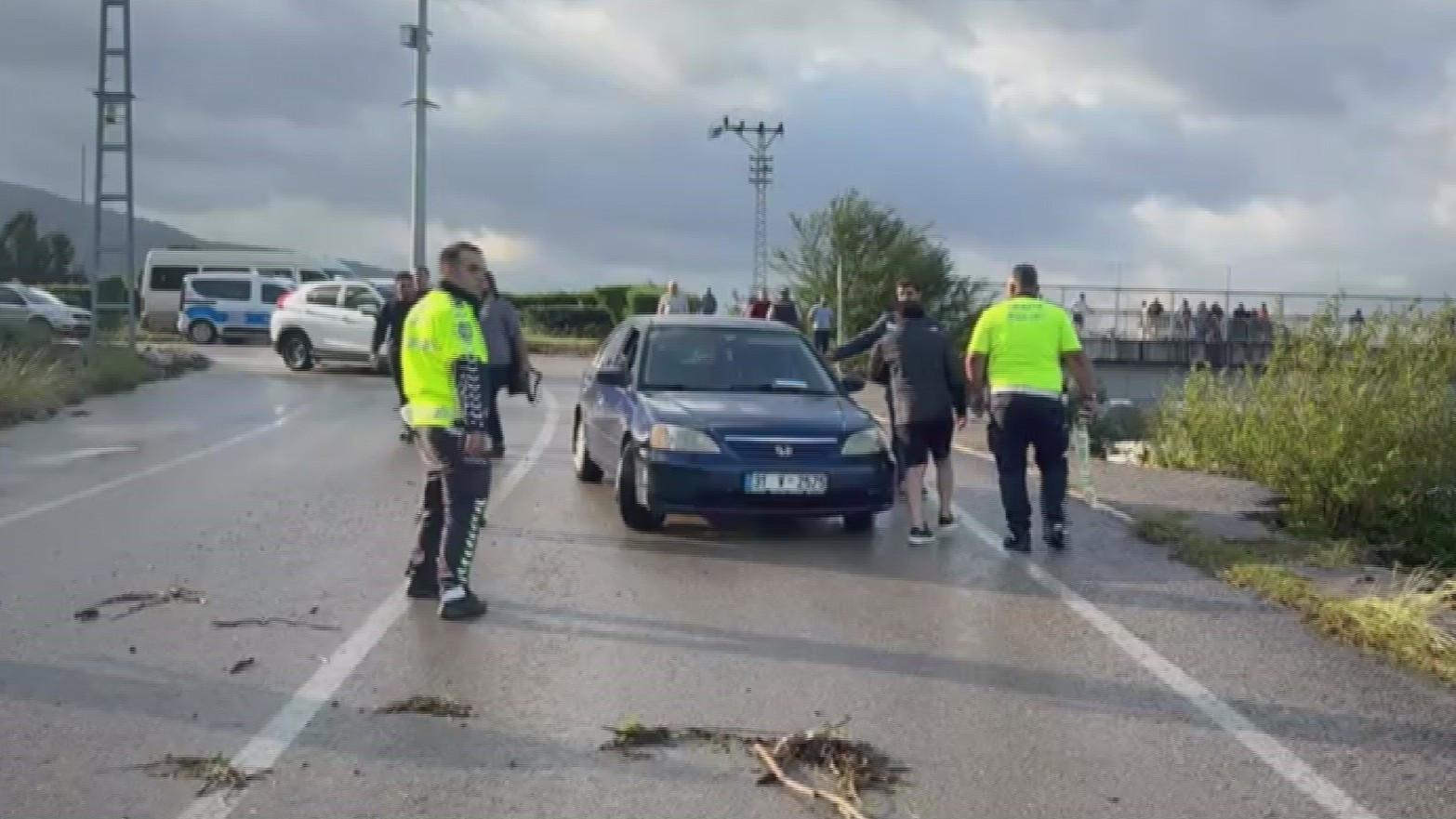 Een aardverschuiving sluit de snelweg in het zuiden van Türkiye af