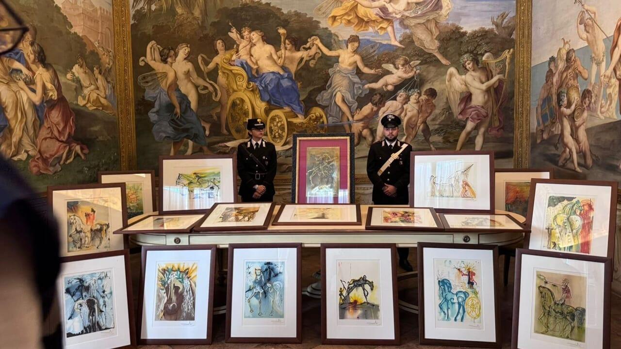 Italië Politie grijpt 21 verdachte vervalste Dali -kunstwerken