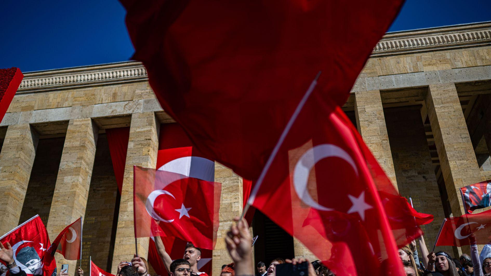 Politieke leiders roepen op tot eenheid en vrede op nationale feestdag