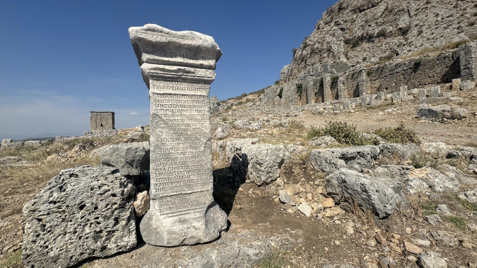 Tomb van Romeinse weldoener opgegraven in Antalya