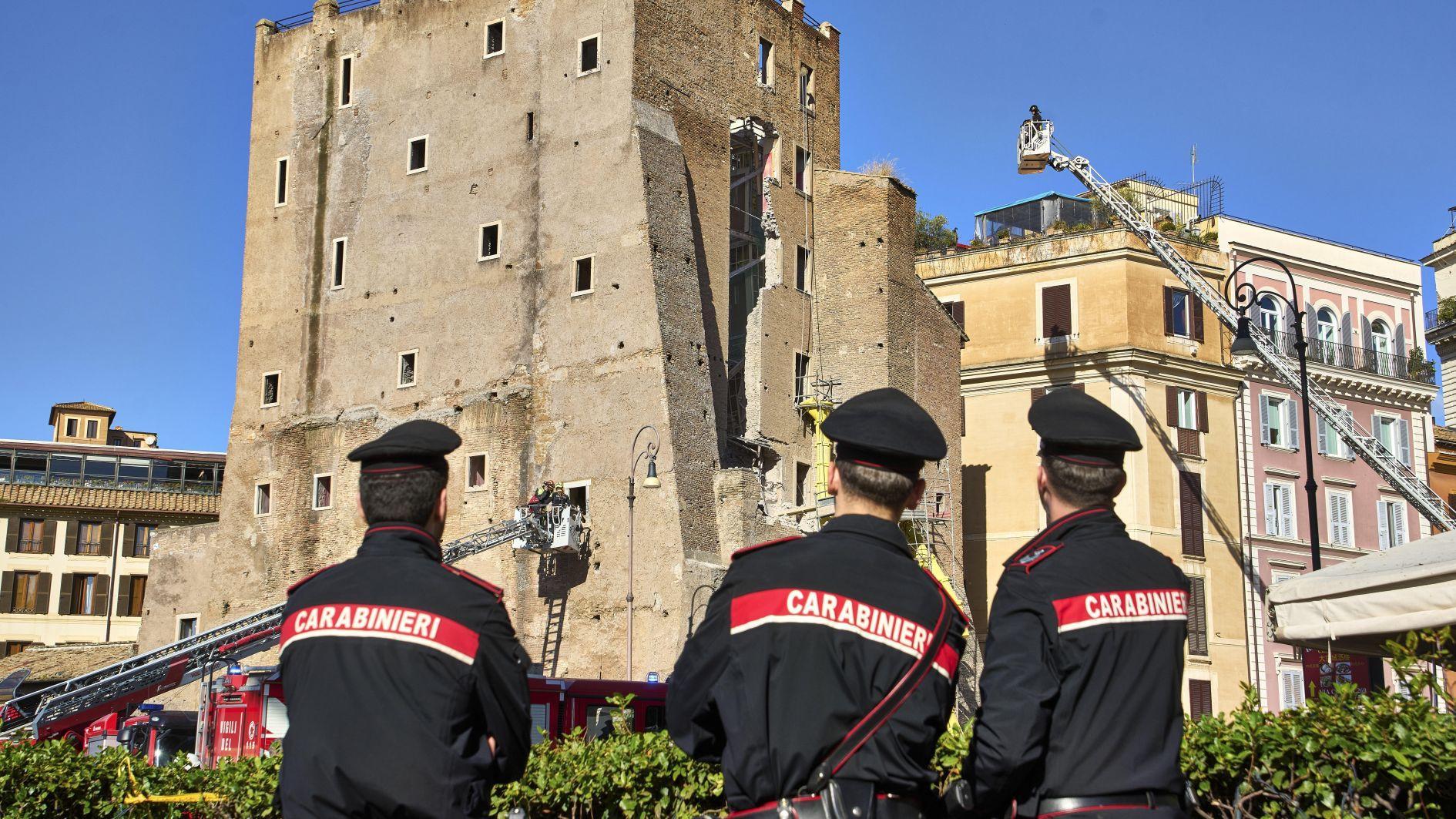 Arbeider sterft nadat middeleeuwse toren in Rome gedeeltelijk instort