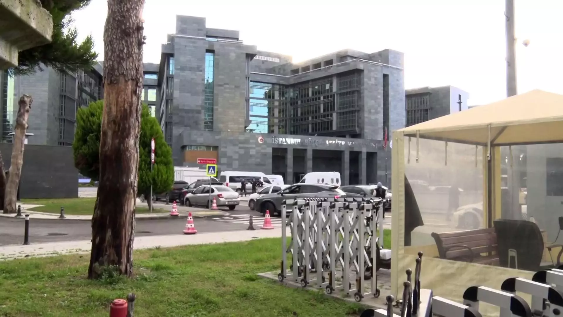 Aanklager verwondt rechter bij schietpartij in gerechtsgebouw in Istanboel