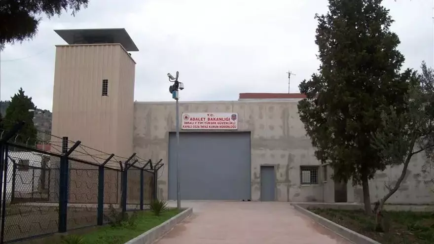 DEM-partij ontmoet Öcalan om de spanningen in Syrië te bespreken