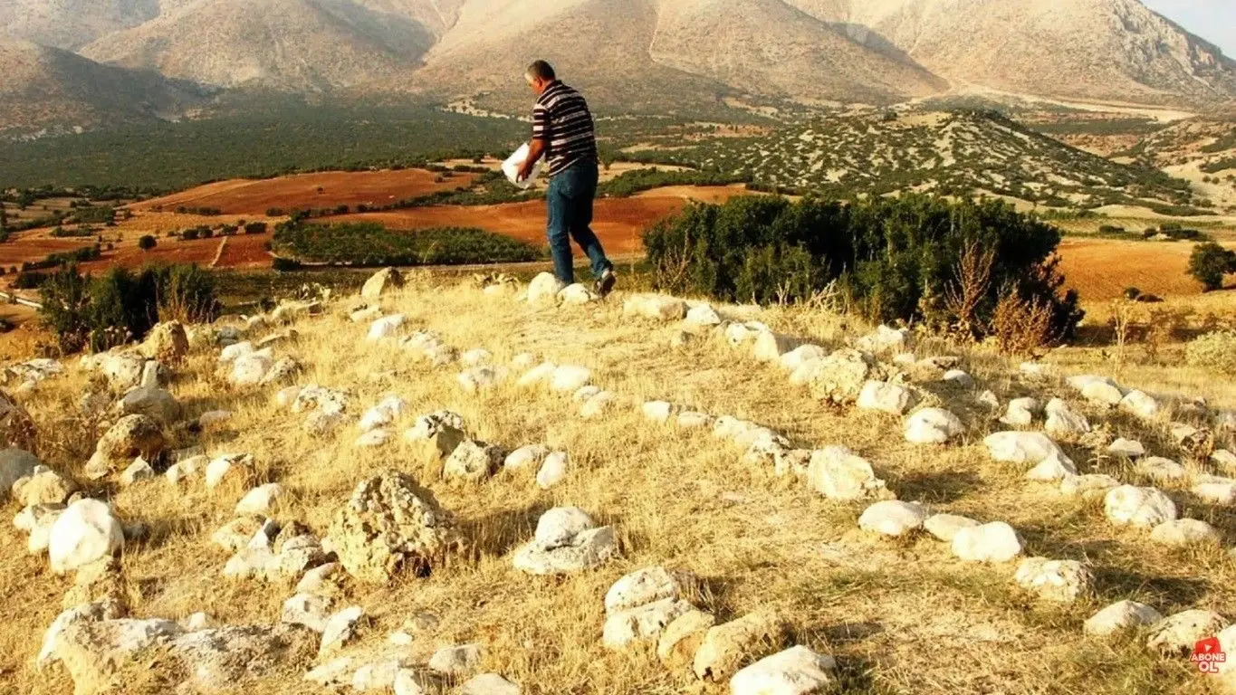 As van archeologiepionier verspreid over oude tumulus in Antalya