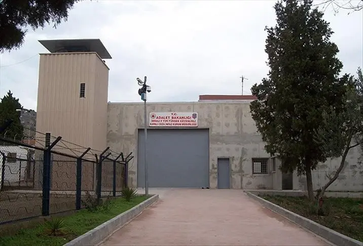 DEM-partijdelegatie hervat İmralı-gesprekken met Öcalan