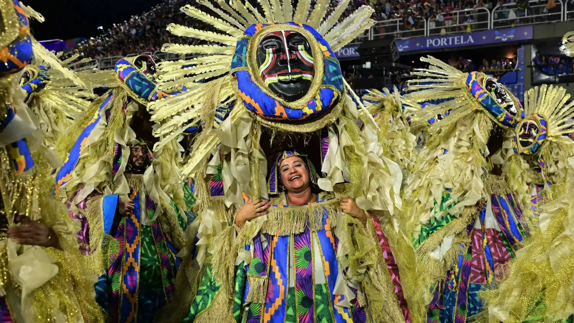 De carnavalsoptochten in Rio beginnen met een verdeeldheid zaaiende ode aan Lula