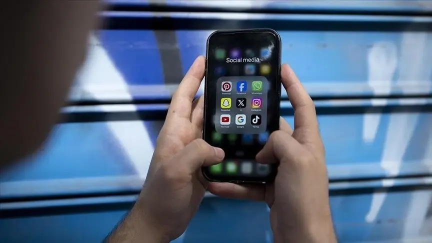 De digitale gewoonten van Türkiye in kaart gebracht terwijl het dagelijkse internetgebruik de 7 uur overschrijdt