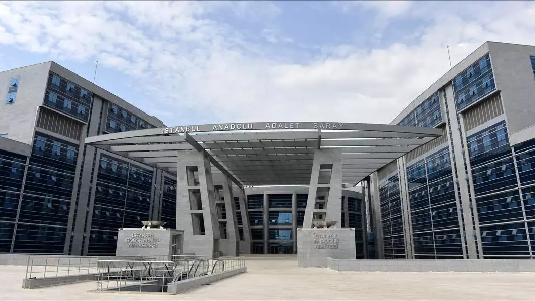 De rechtbank legt huisarrest op aan een tiener die beschuldigd wordt van jarenlang pesten door leeftijdsgenoten