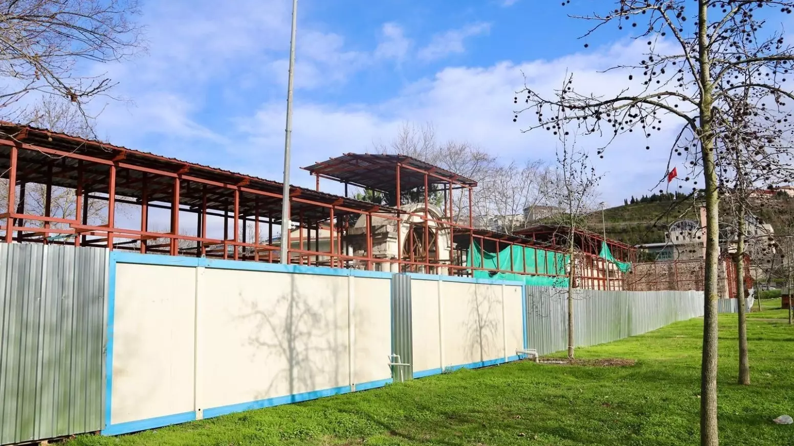 De restauratiewerkzaamheden aan het Sadabad-paleis gaan door