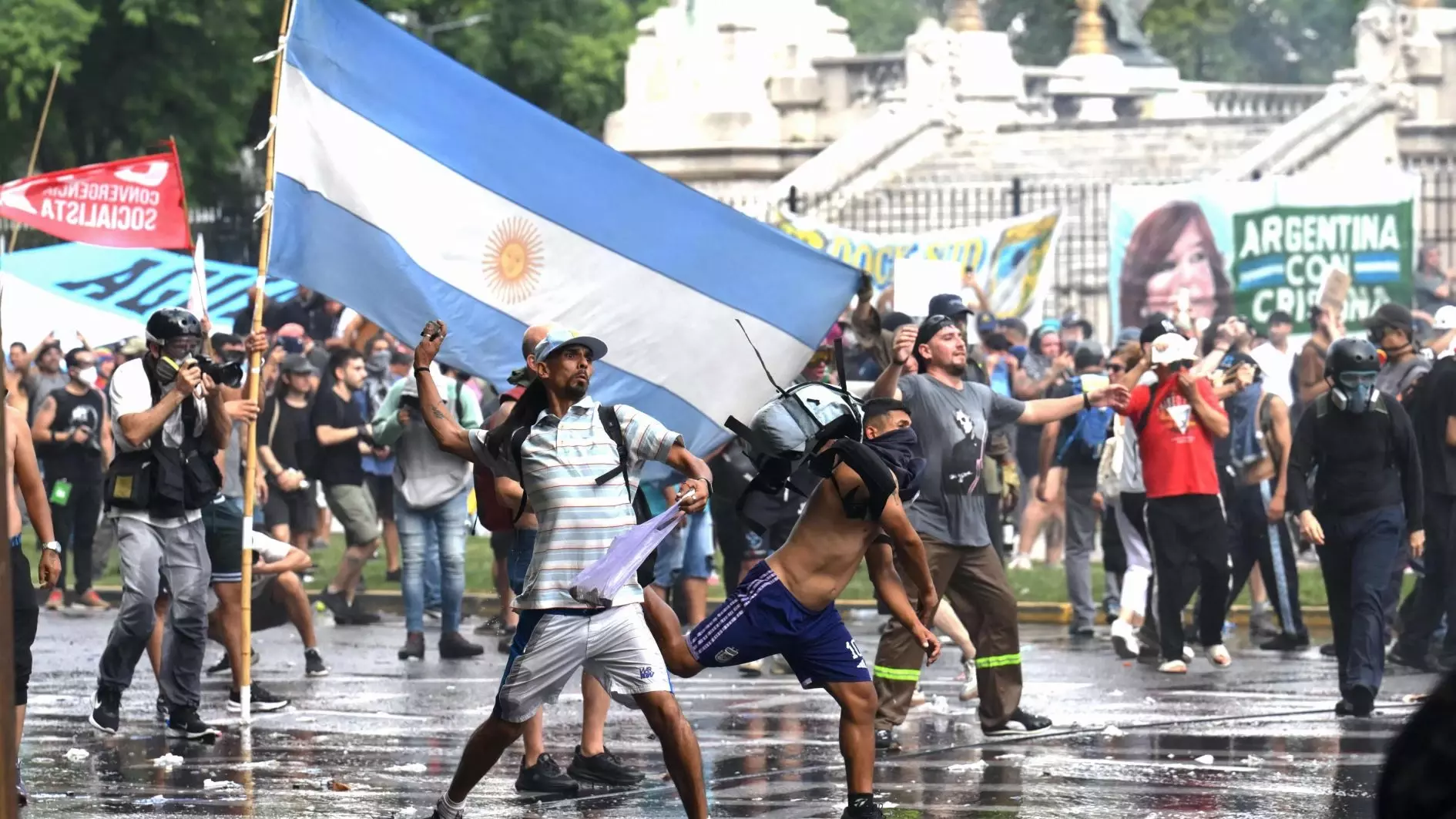 Hervormingen van het arbeidsrecht van Milei leiden tot botsingen in Buenos Aires