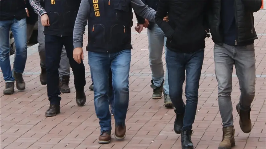 Illegale weddenschappen en drugsbendes ontmanteld in tien provincies