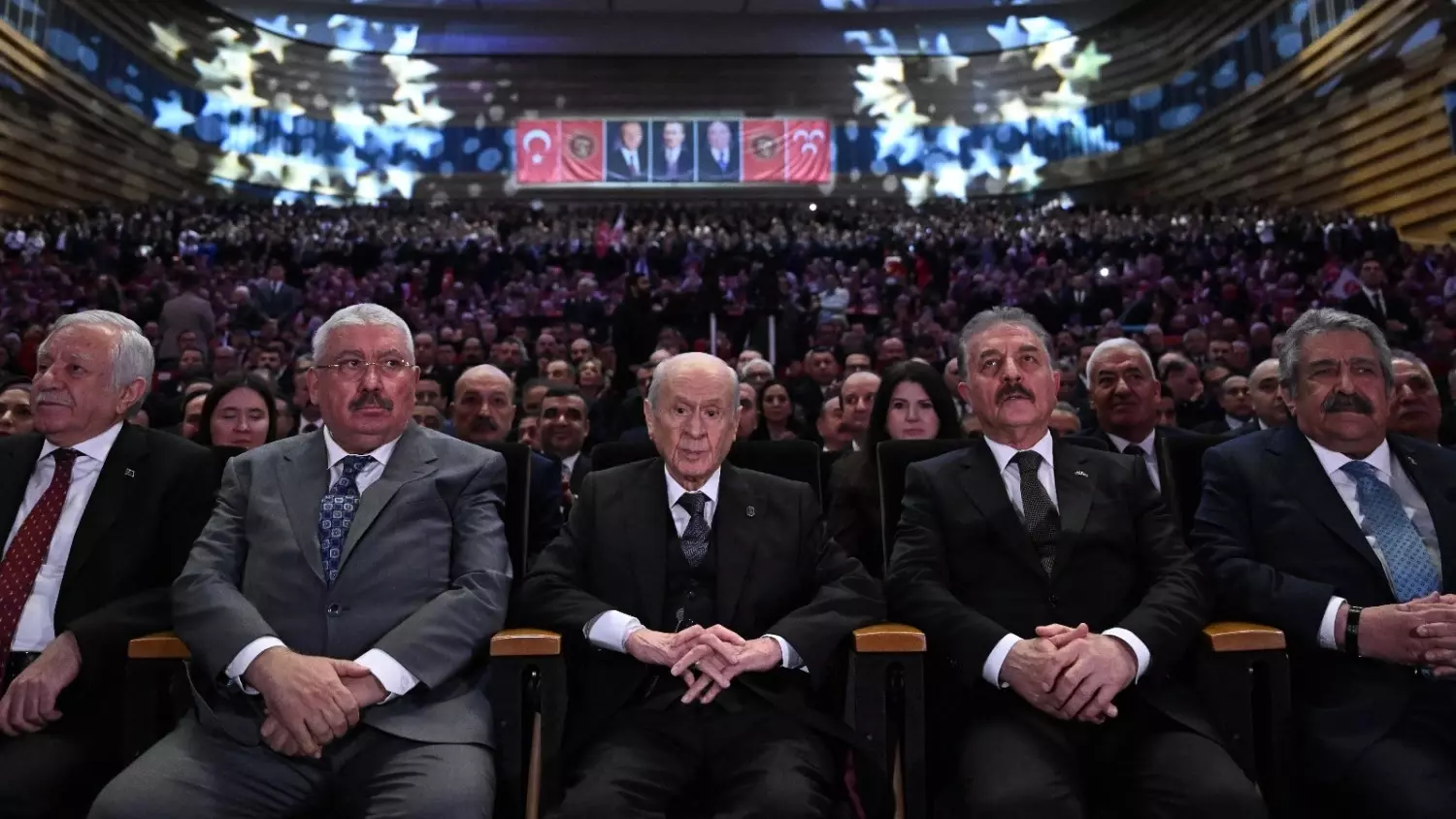 MHP viert 57-jarig jubileum te midden van antiterreurdruk