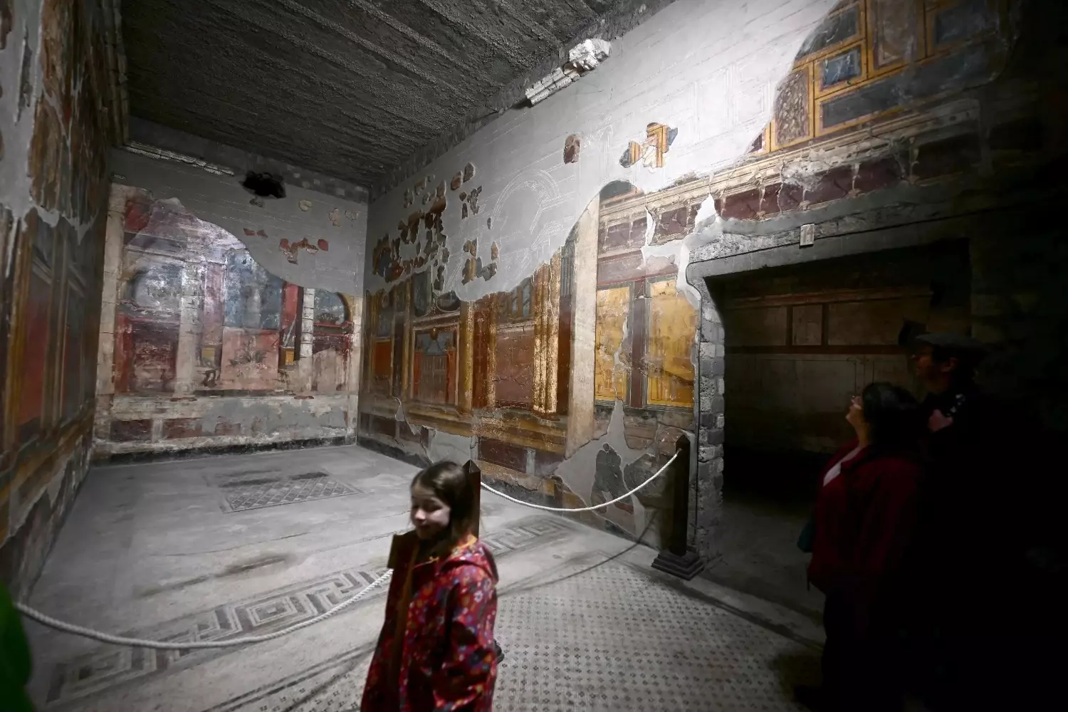 Maagdelijke fresco's komen tevoorschijn uit de buitenwijk Pompeii