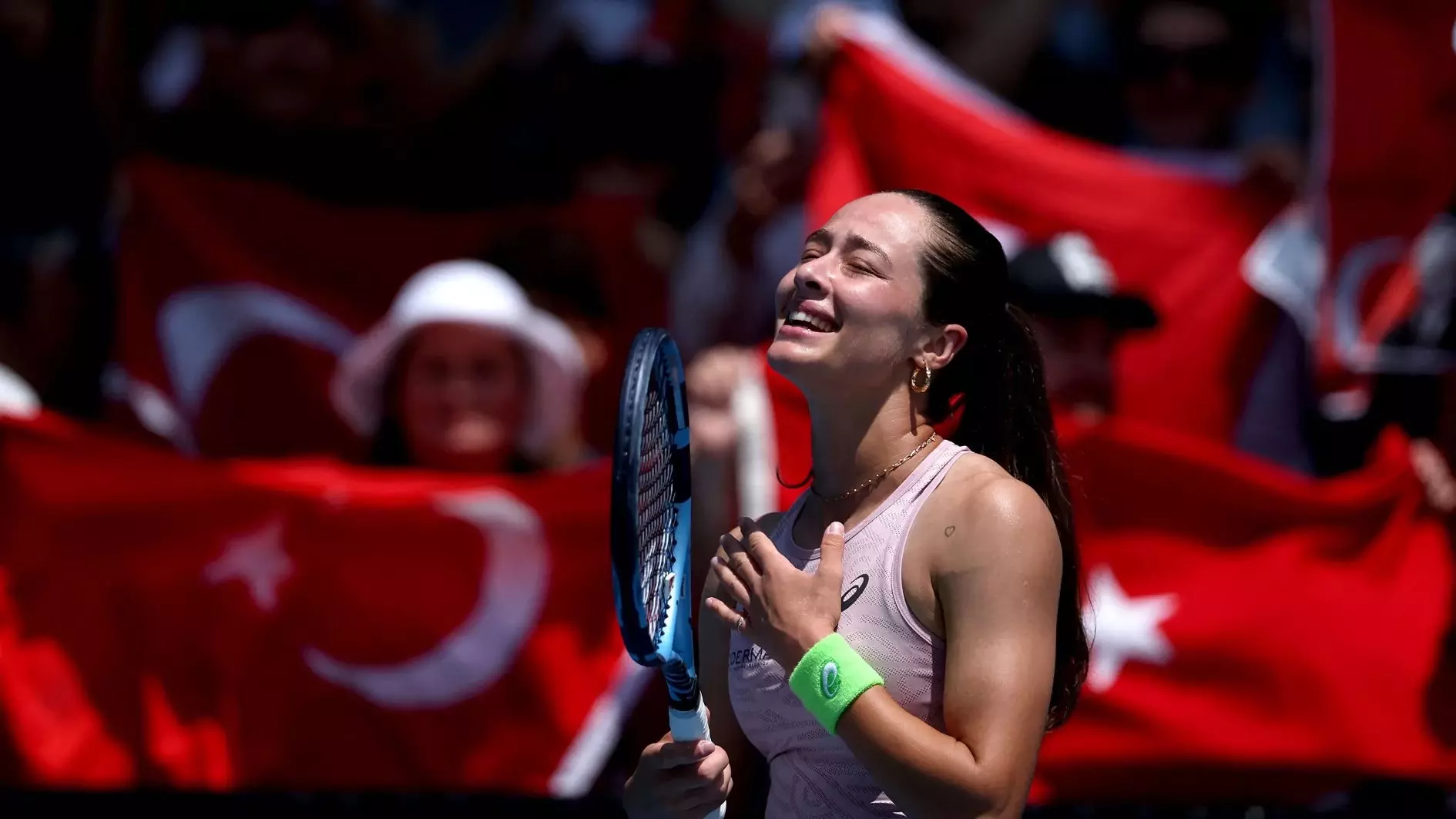 Sönmez geniet van de lof tijdens de historische run in Melbourne