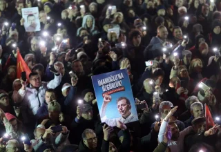 CHP komt bijeen in Saraçhane, een jaar na de arrestatie van İmamoğlu