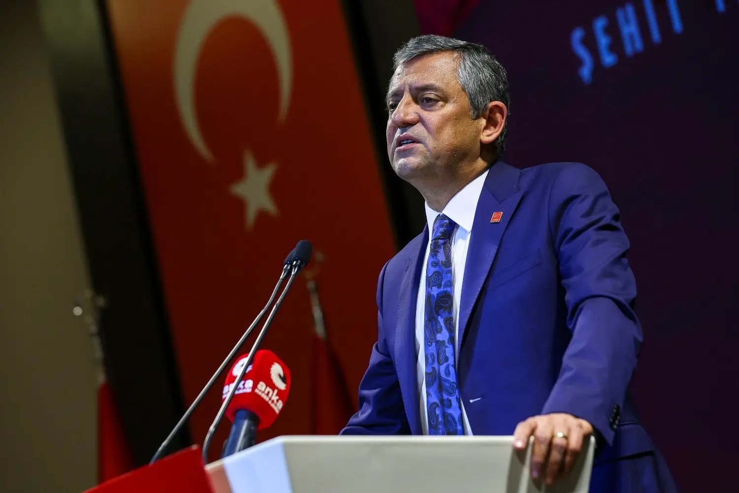 CHP-leider hekelt de minister van Justitie over de zaak İmamoğlu