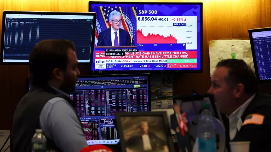 De Fed houdt de rente stabiel omdat de spanningen in het Midden-Oosten de vooruitzichten vertroebelen