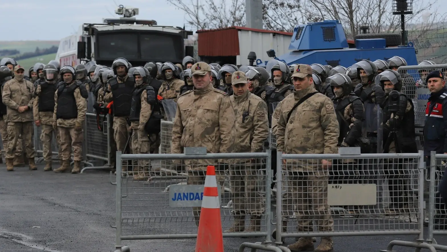 De spanningen lopen op in de rechtszaal nu het transplantatieproces tegen İmamoğlu begint