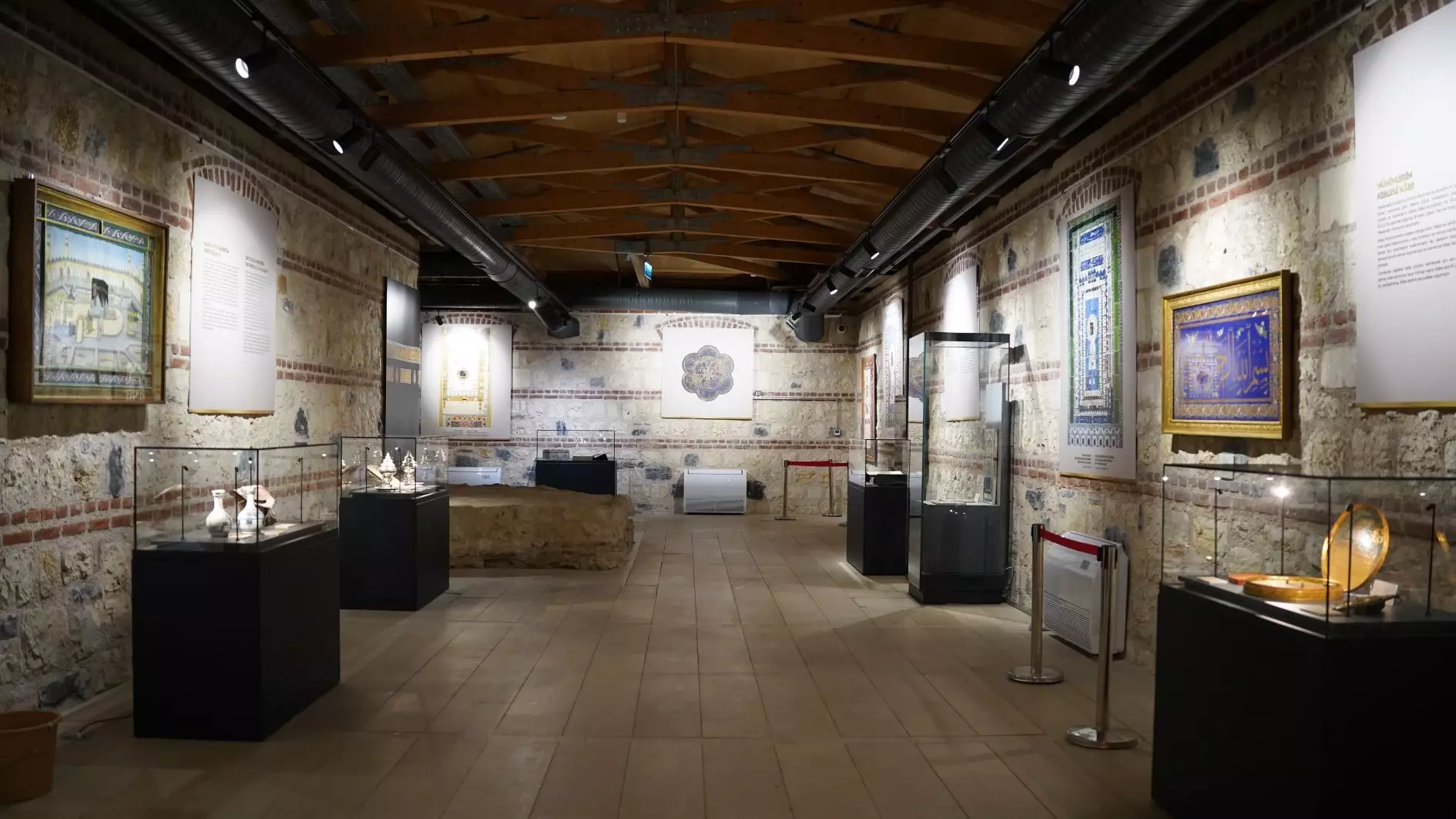 De tentoonstelling 'Sacred Relics' wordt geopend in de Rami-bibliotheek