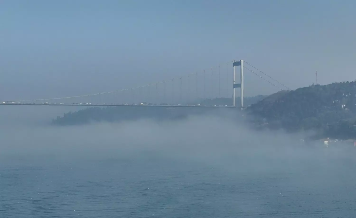Dikke mist verlamt het transport door Istanbul