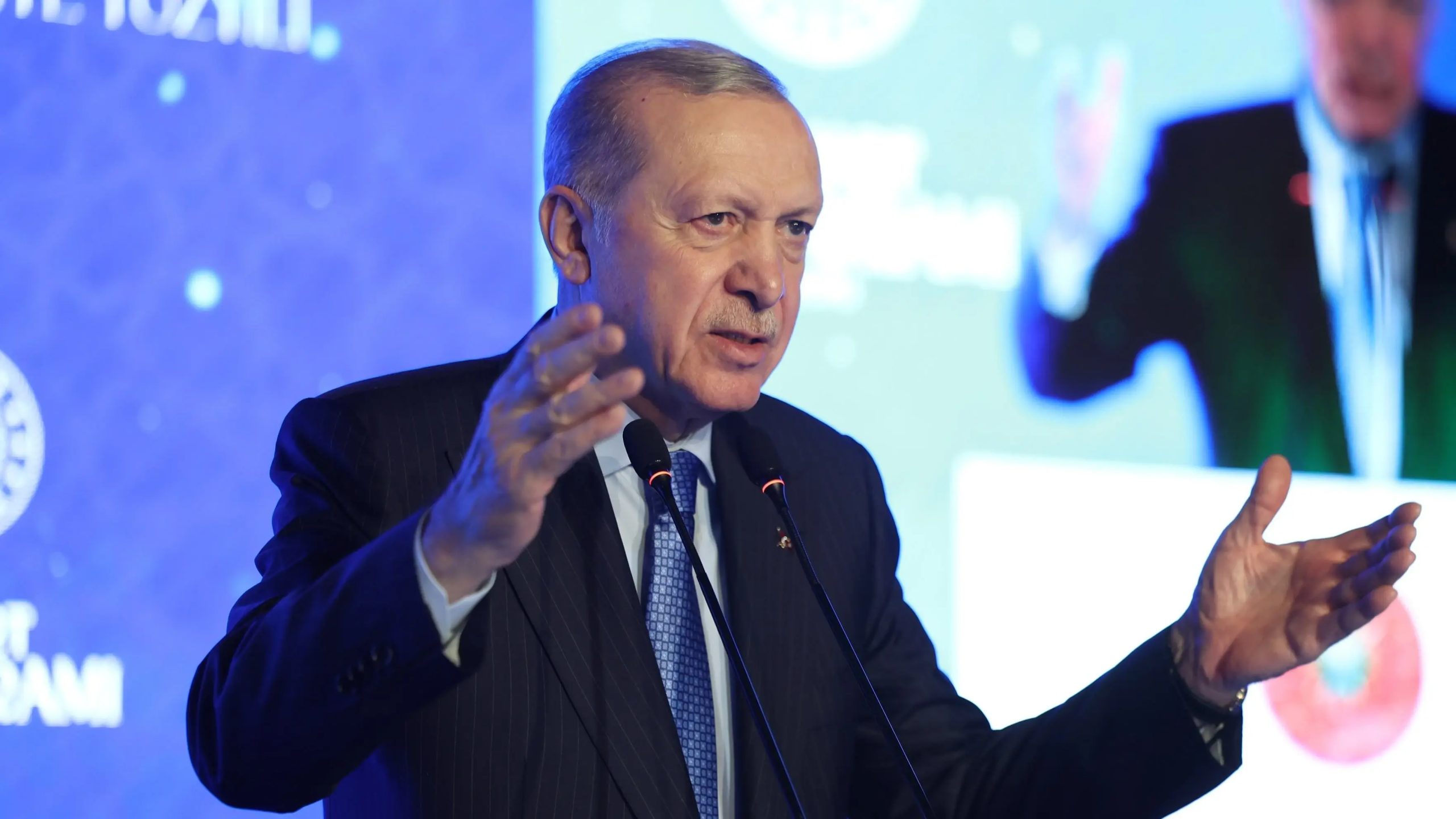 Erdoğan zegt dat Türkiye leiding geeft aan de inspanningen om mondiale crises op te lossen