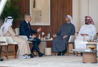 Het Turkse FM voert gesprekken met de president van de VAE nu de regionale spanningen toenemen