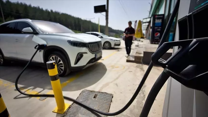 Het snellaadnetwerk van het land verdrievoudigt in één jaar tijd