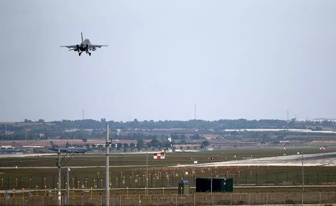 Sirenes gehoord op de luchtmachtbasis Incirlik, een belangrijke NAVO-faciliteit in Zuid-Turkije