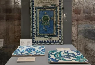 Türkiye vindt twee gestolen 16e-eeuwse İznik-tegels terug