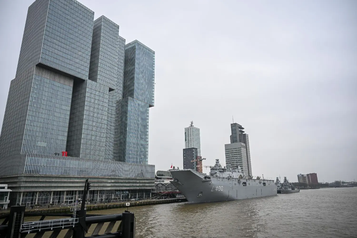 Turkse marineschepen trekken veel publiek in Rotterdam