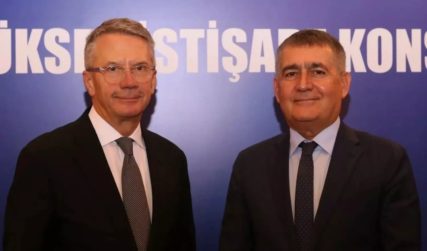 Voormalige topfunctionarissen van de Turkse zakengroep krijgen voorwaardelijke gevangenisstraffen