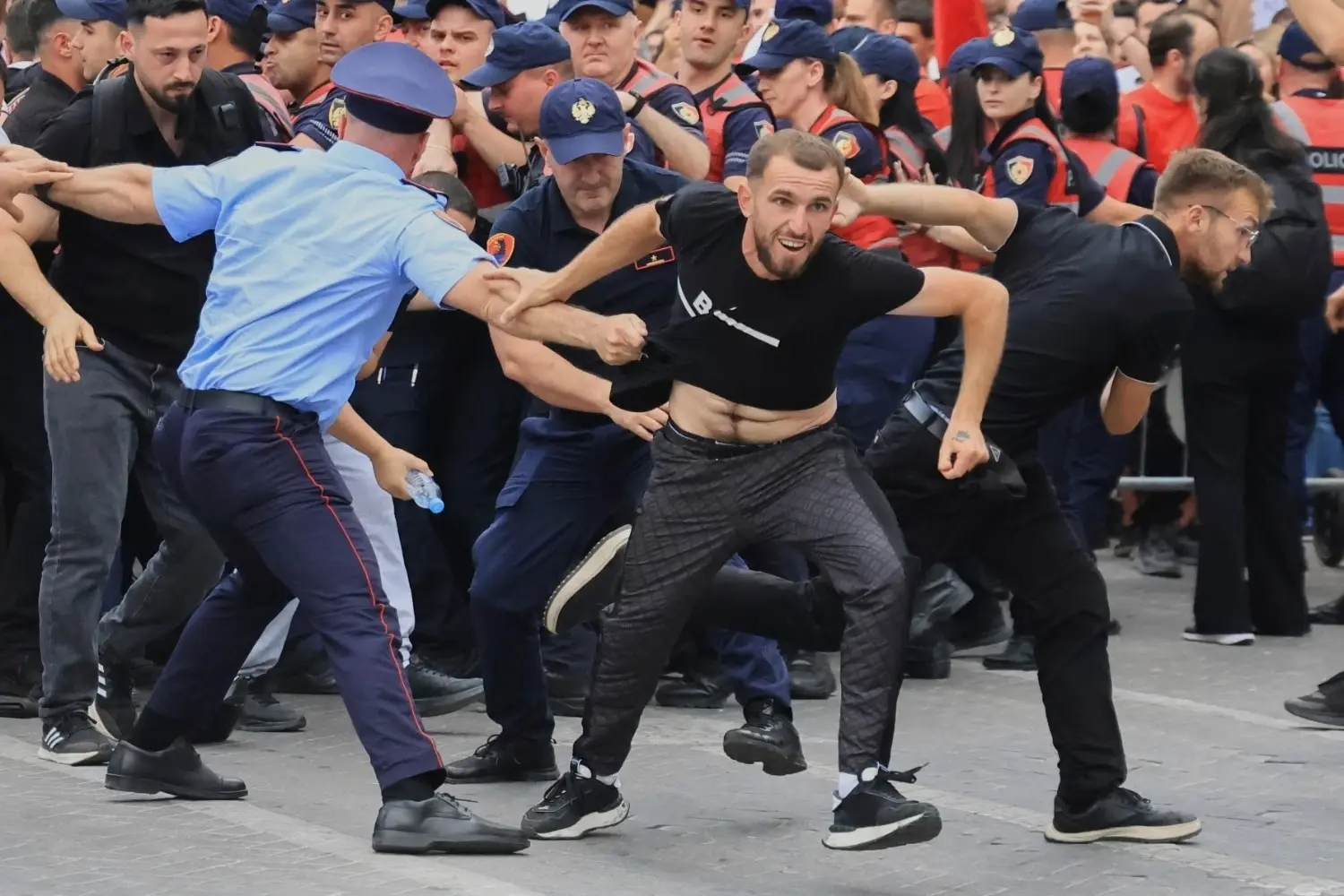 Duizenden protesteren in Albanië tegen vastgoedproject Kushner