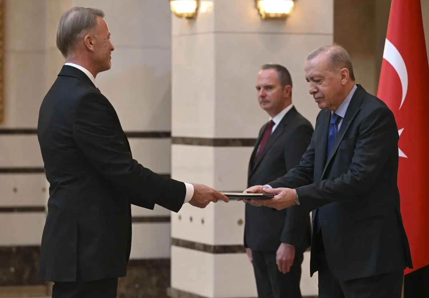 Erdoğan ontmoet de nieuwe EU-gezant terwijl vijf ambassadeurs aan hun taak beginnen
