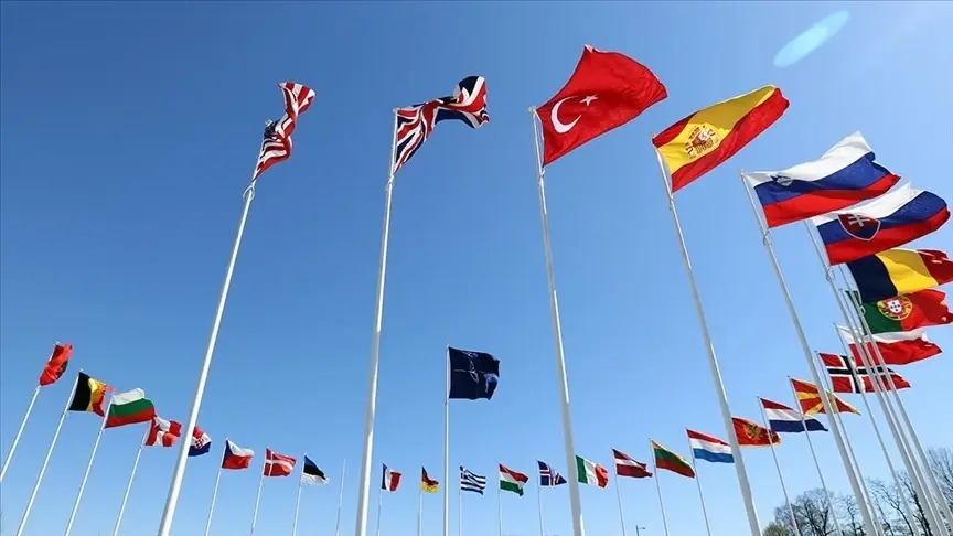 Het luchtruim van Ankara, wegen die te maken krijgen met strenge controles tijdens de belangrijke NAVO-top