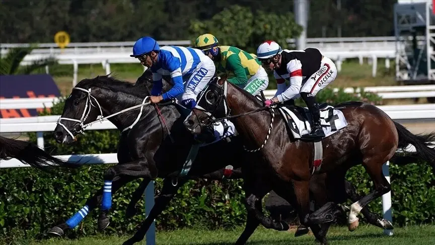 Historische 100e Gazi Race gehouden in Istanbul met recordprijs