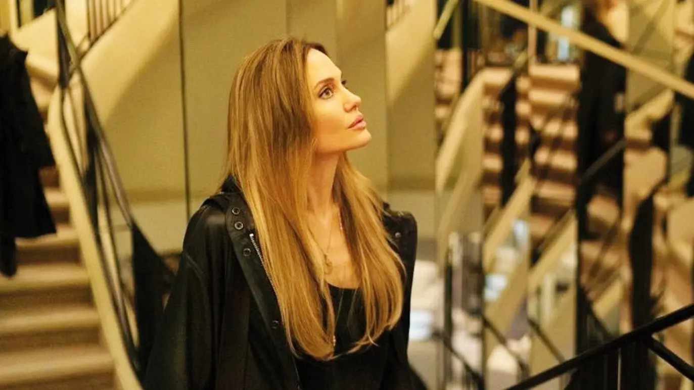 Jolie denkt na over de steun van de familie tijdens de productie van 'Couture'