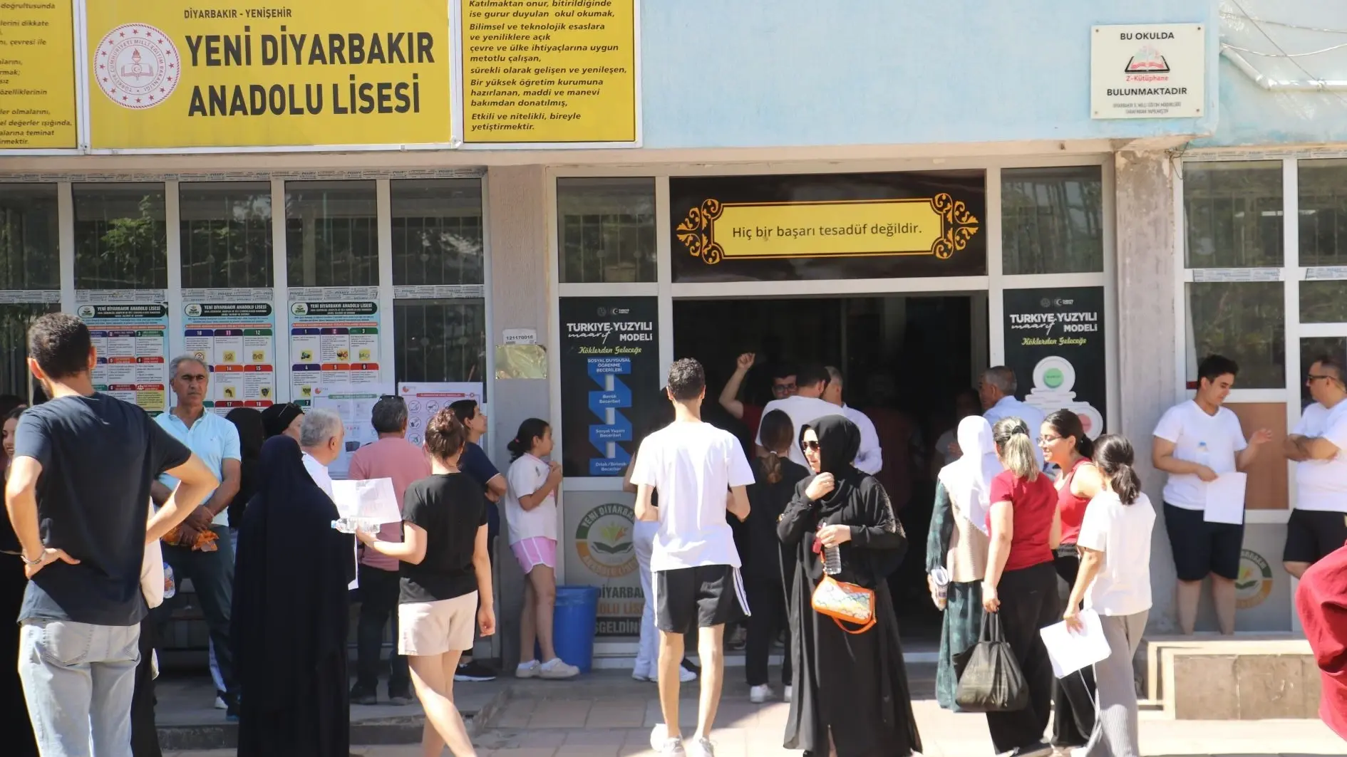 Miljoenen mensen doen mee aan het hoge toelatingsexamen voor de universiteit van Türkiye