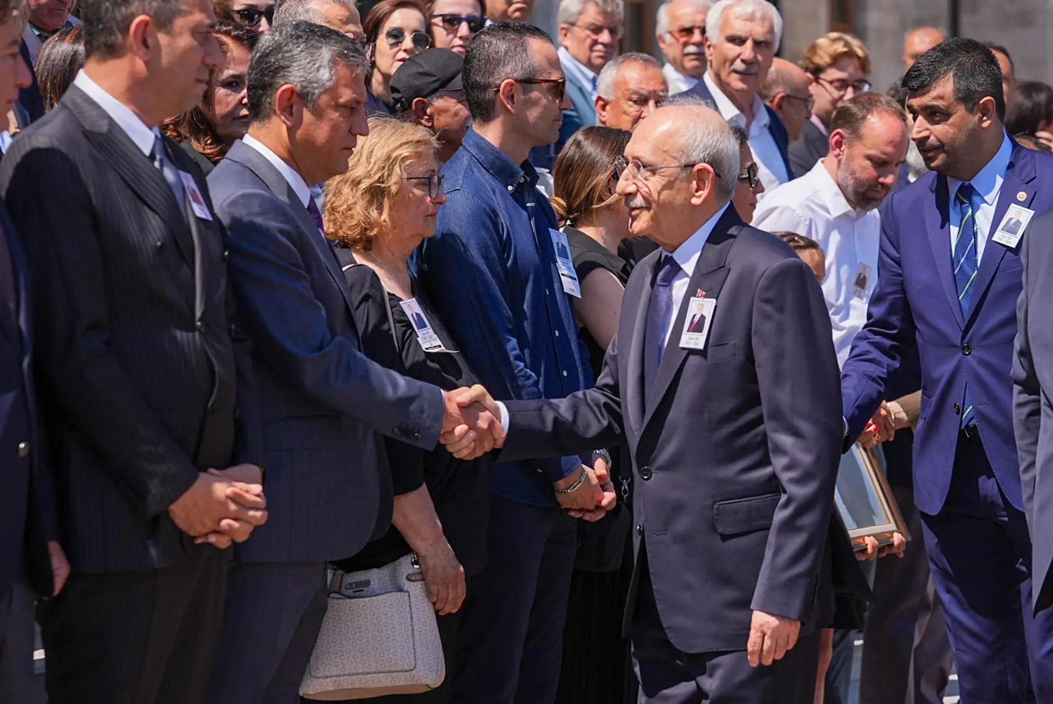 Özel, bondgenoten, zoeken een legale weg voor een nieuwe WKK-conventie